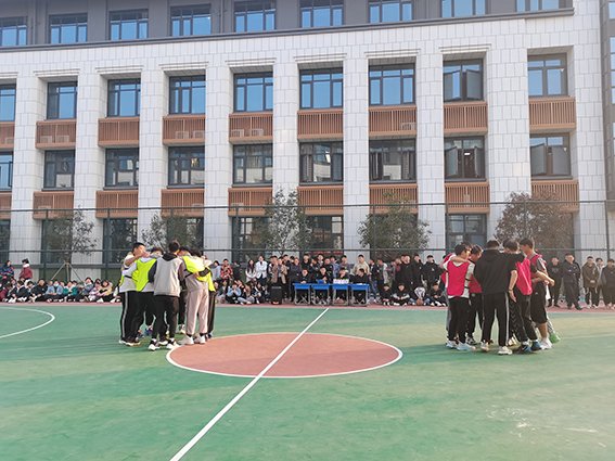 山东运河技工学校“运河杯”篮球赛圆满落幕(图1)