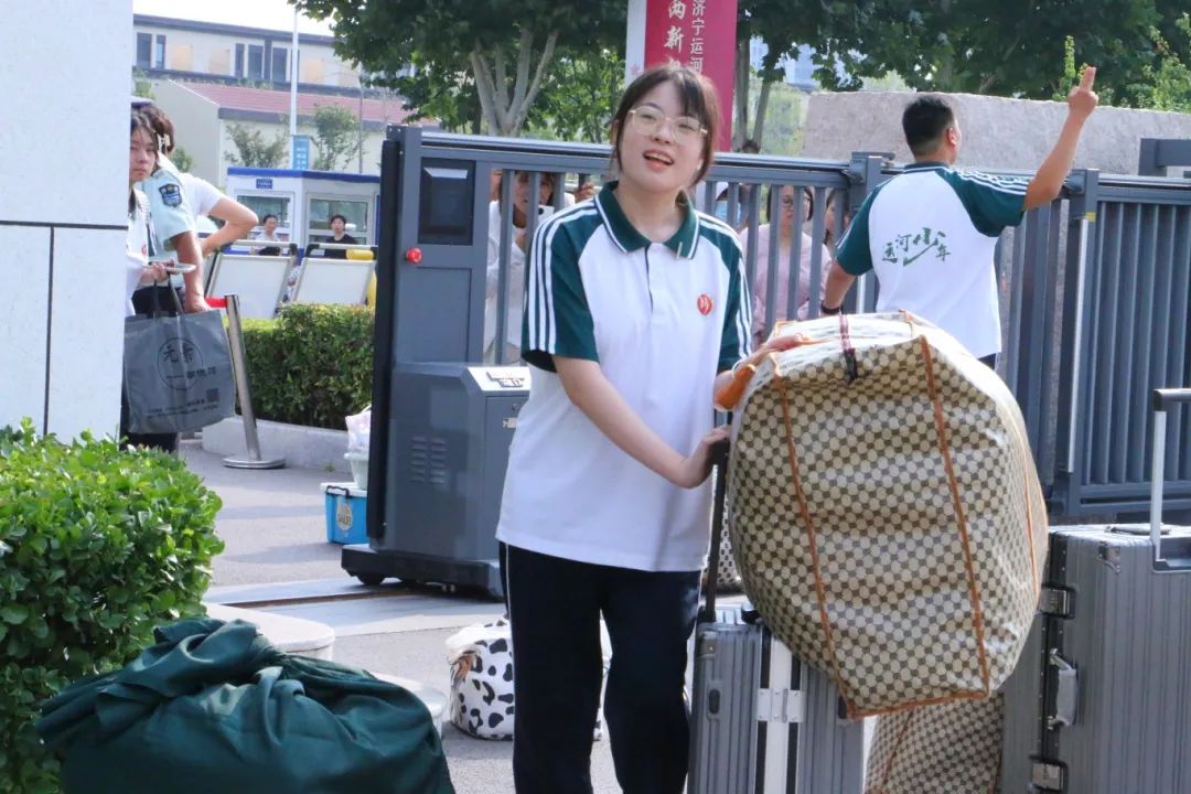 【我们开学啦】飒飒秋风至 翩翩学子归(图9)