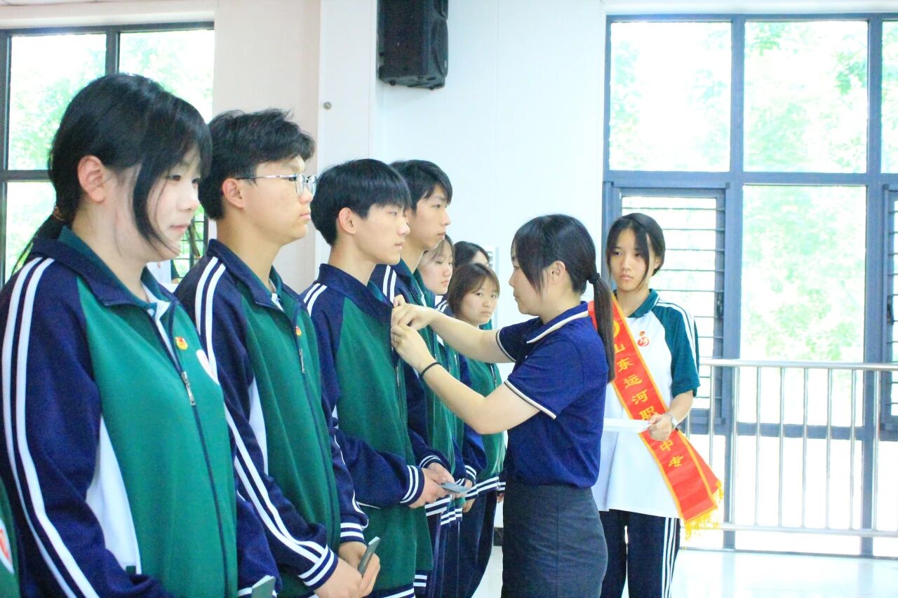 青春心向党 奋进新征程——山东运河技工学校隆重举行新团员入团仪式(图2)