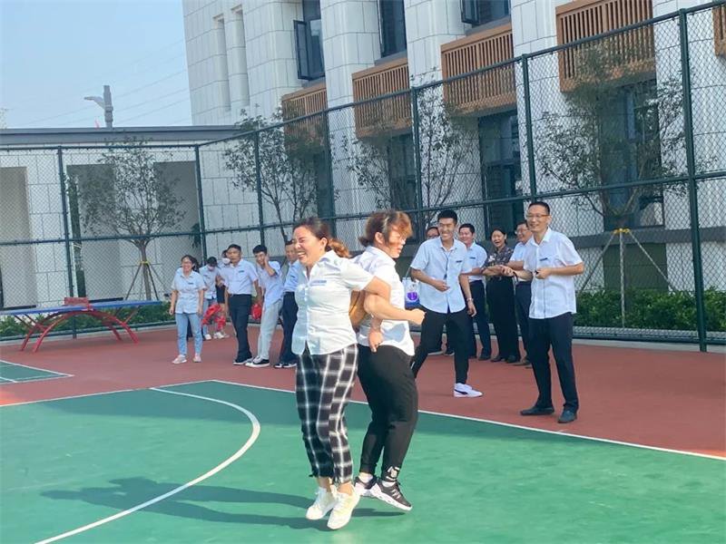 教师趣味运动会|运河职专,凝心职专,凝心聚力,不一样的风采(图9) 教师趣味运动会|运河职专,凝心职专,凝心聚力,不一样的风采(图9)