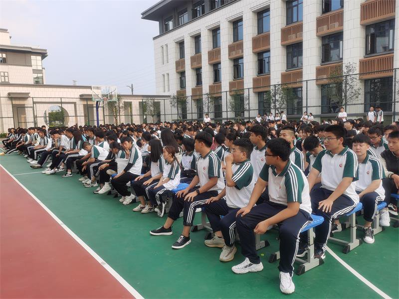 【运河职专】召开校规校纪教育大会(图2)