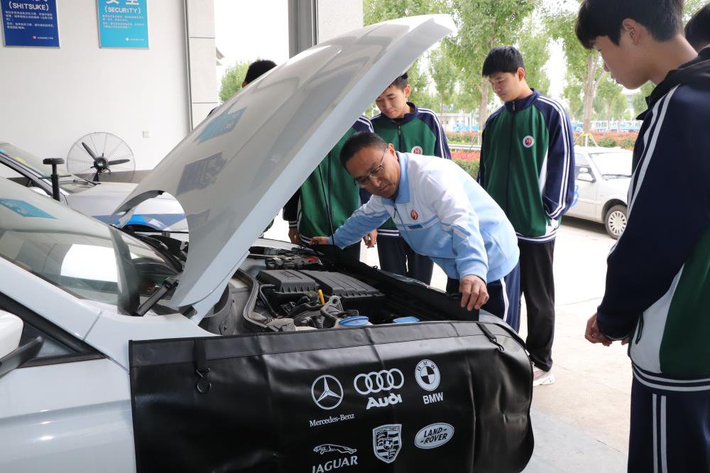 『运河职专』汽车检测与维修实训课(图3)